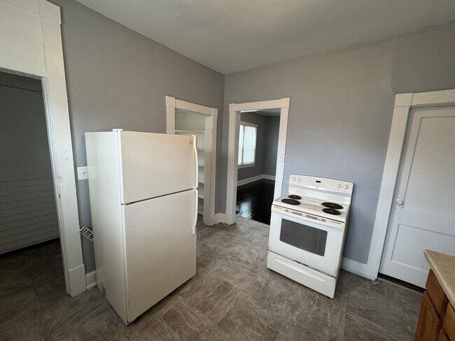 Building Photo - 3632-3634 Birchwood Ave