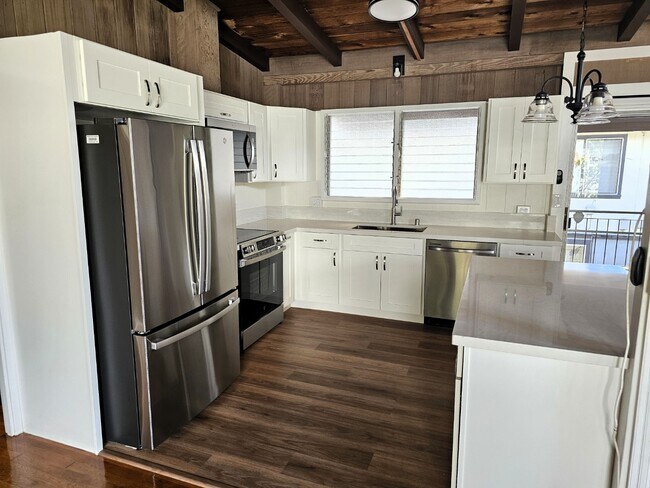 Building Photo - 4 bed, 2.5 bath single family house, Liliha neighborhood.