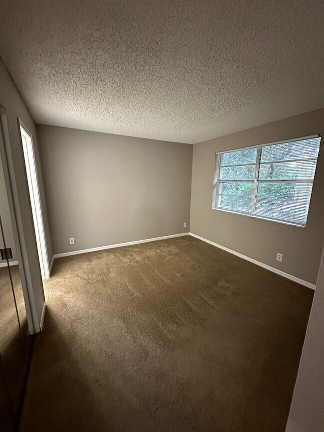 Building Photo - Beautiful 2/2 Unit at Lakewood Village at Coral Springs