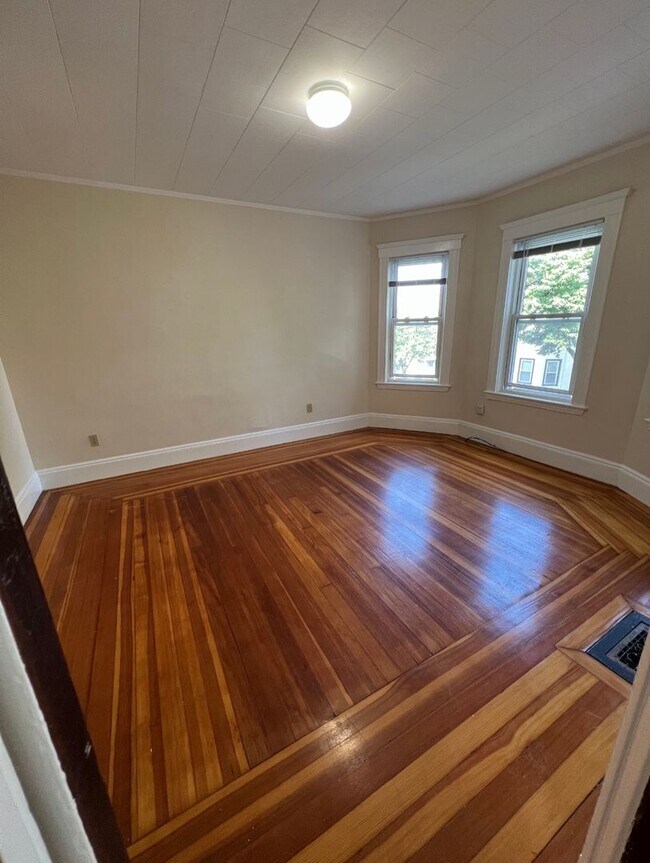 Building Photo - 37 Porter St