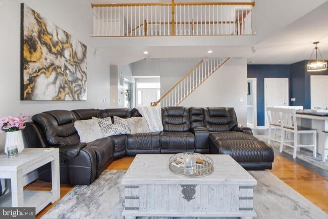 Building Photo - 7420 Mayflower Ct