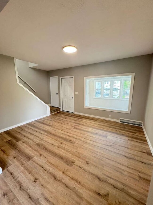 Building Photo - Spacious 4-Bedroom Home in Cleveland