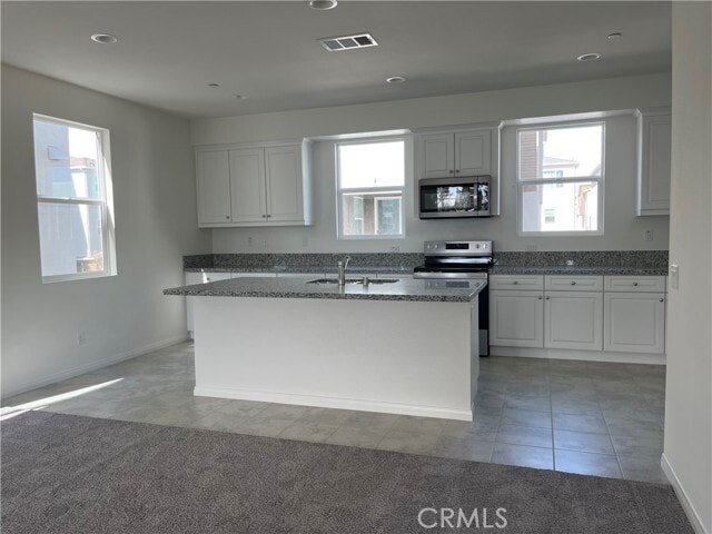 Building Photo - 913 E 2nd St