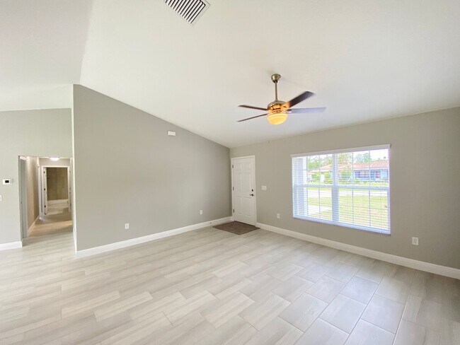 Building Photo - Desirable SW Ocala Neighborhood 4/2/2 *WON'T LAST*