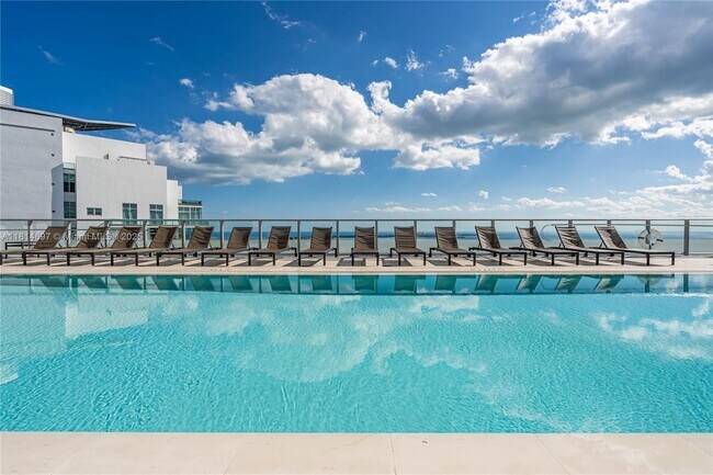 Building Photo - 1300 Brickell Bay Dr