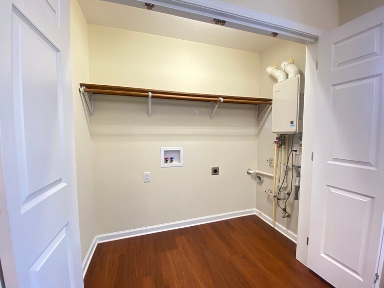 Building Photo - 158 R C Buck Dr