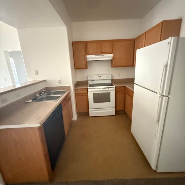 Building Photo - 2 bedroom/2 bathroom condo on the 1 st floor