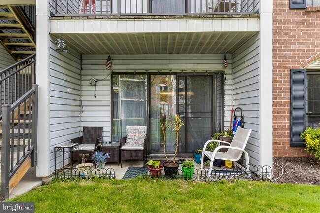 Building Photo - 27 Mendrey Ct