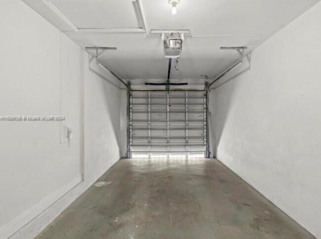 Building Photo - 1139 NE 3rd Ave