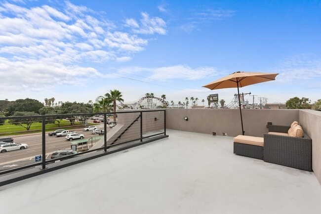 Building Photo - 825 Island Ct