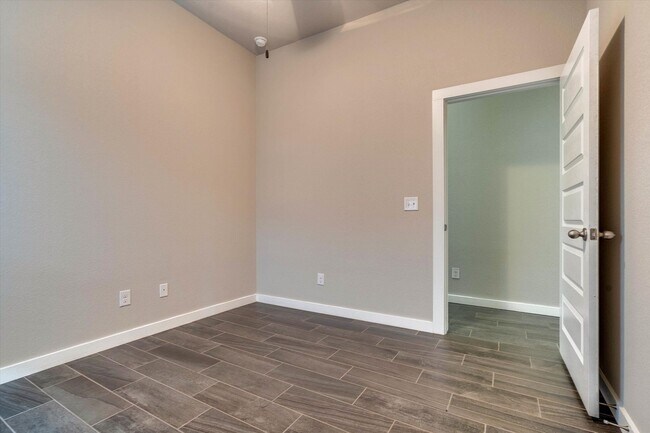 Building Photo - 130 Hidden Springs Dr