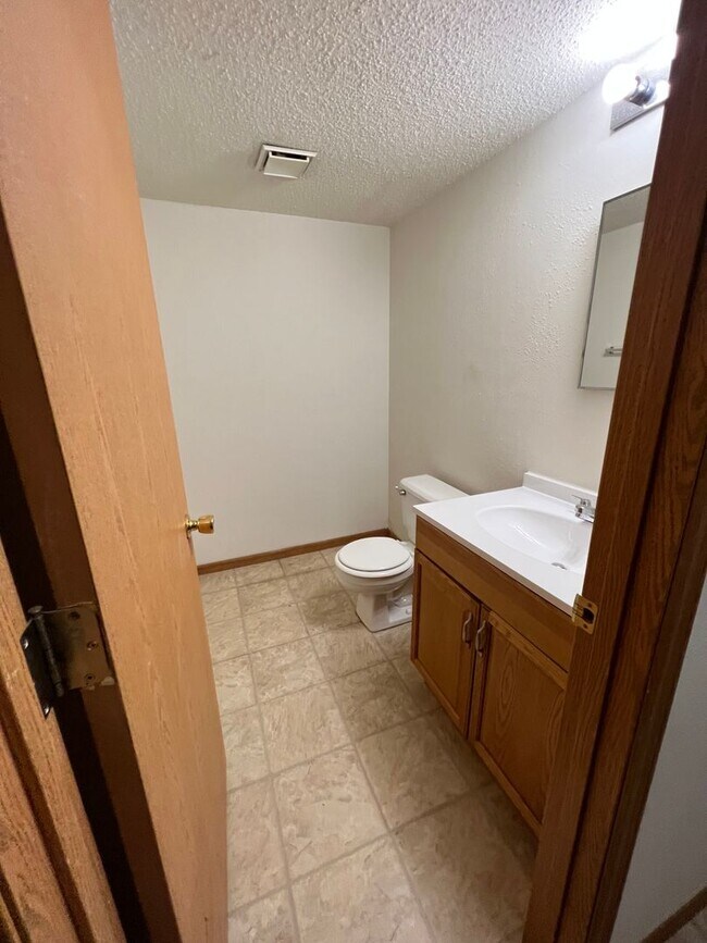 Building Photo - 615 Portsmouth Dr