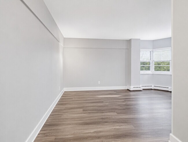 Building Photo - 4960 N Marine Dr
