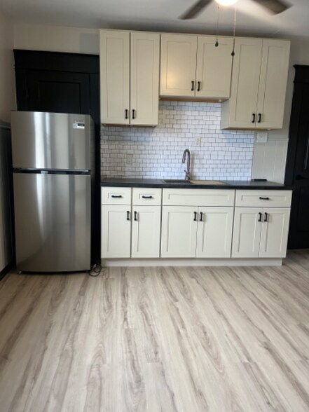 Primary Photo - 4260 South Park Ave