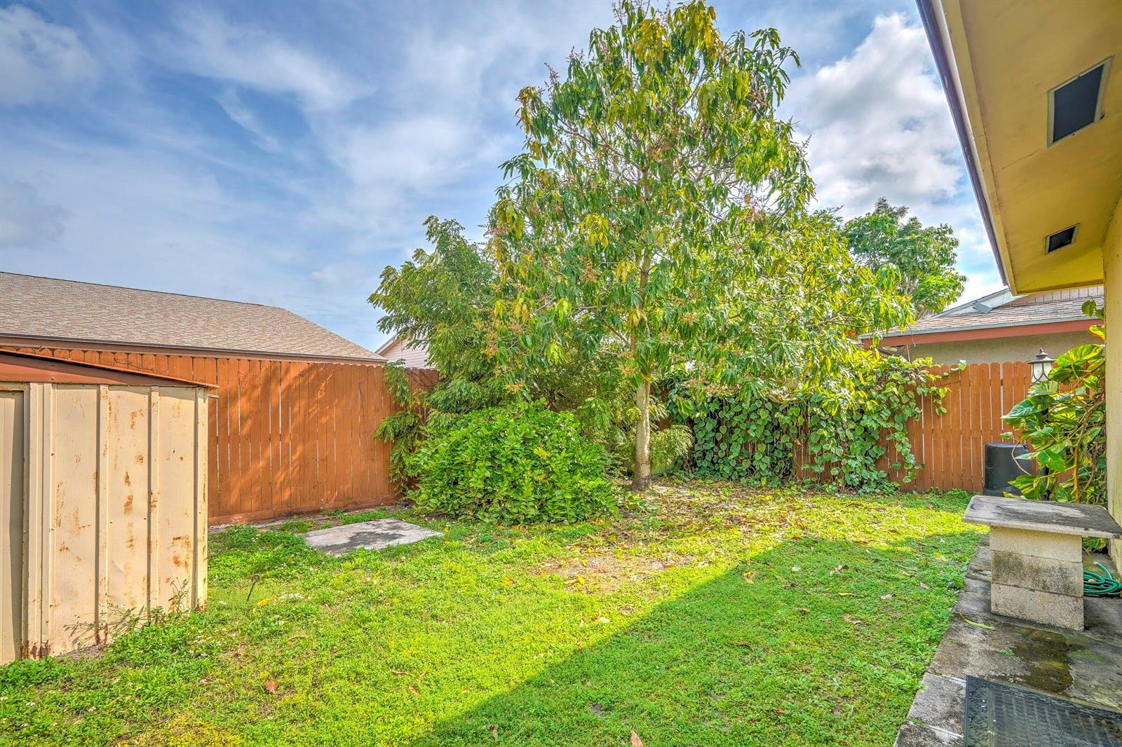 Building Photo - 3929 Kenas St