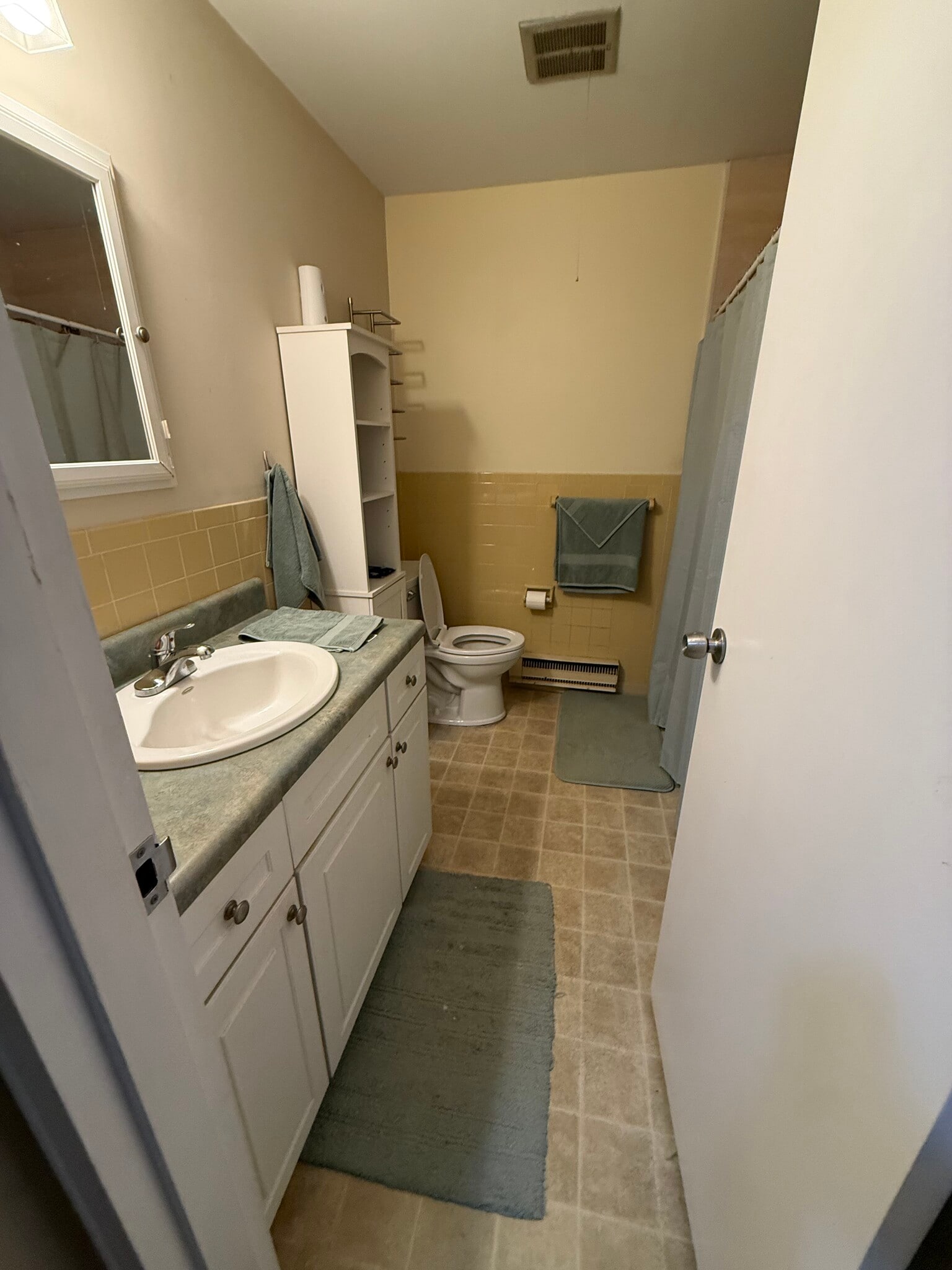 Building Photo - 807 Eves Dr