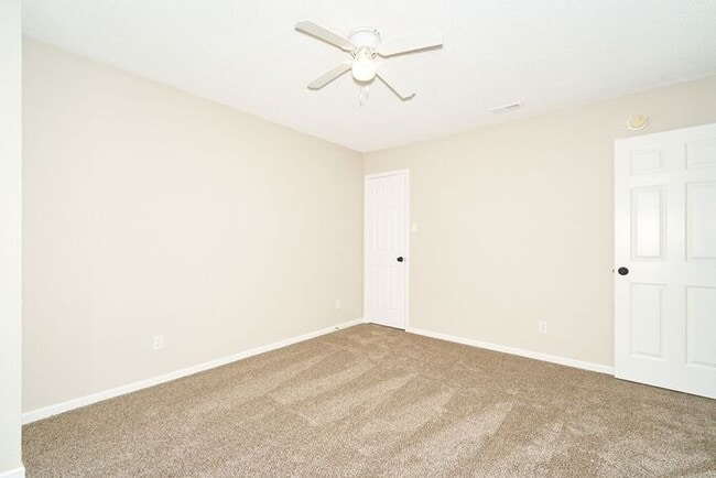 Building Photo - Large 4 Bedroom and Brownsburg Schools!