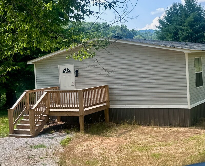 Building Photo - 2325 Snow Creek Rd