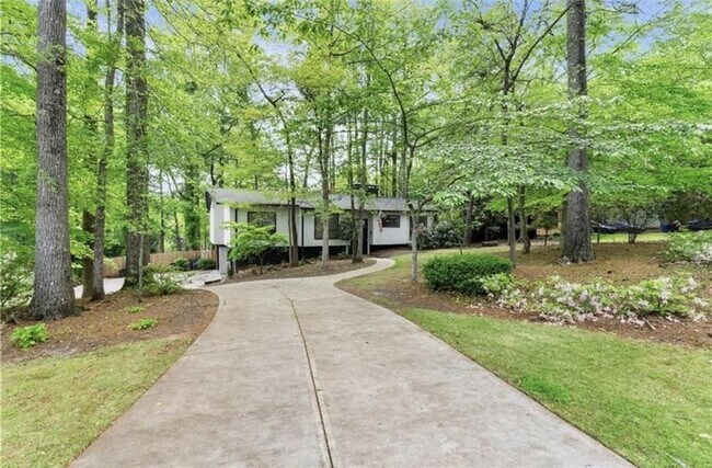 Building Photo - 230 Summerfield Dr