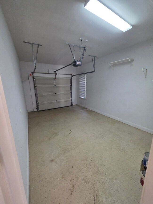 Building Photo - Oakview