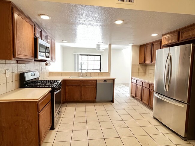 Building Photo - Spacious 3 bedroom, 2.5 bath duplex with private backyard for rent