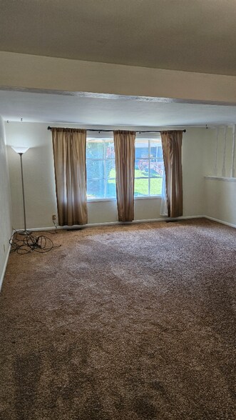 Building Photo - 1605 W Lincoln Wood Pl