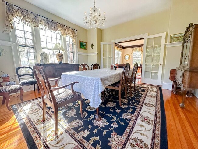 Building Photo - 406 NE 7th Ave