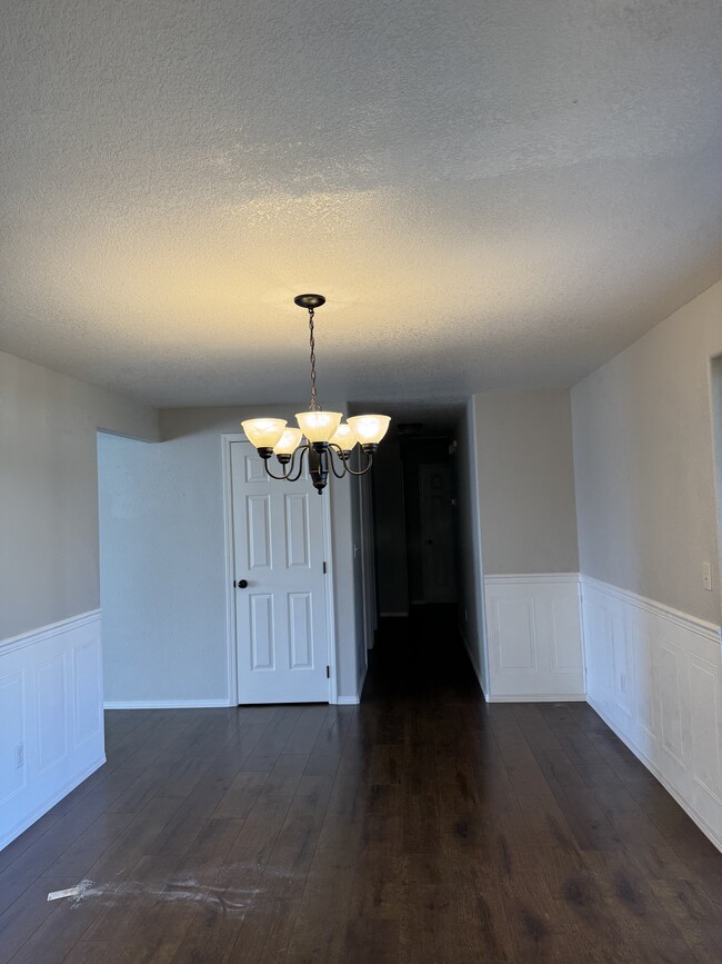 Building Photo - 935 Fairfield Cir