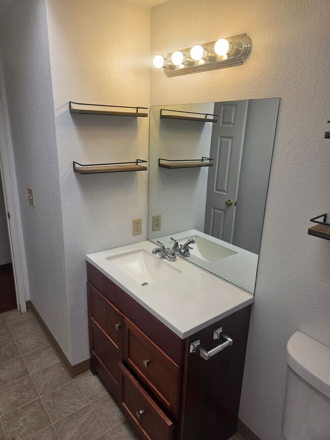 Building Photo - Pet-Friendly 3BR Home in Carson City with Yard & Modern Updates