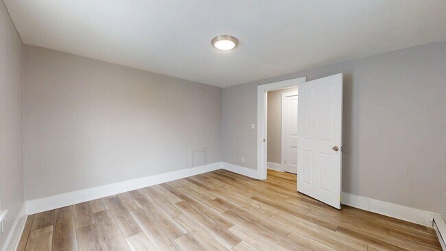 Building Photo - 1031 W.9th St.