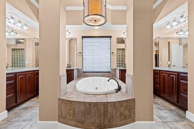 Building Photo - 334 Blazing Star Dr