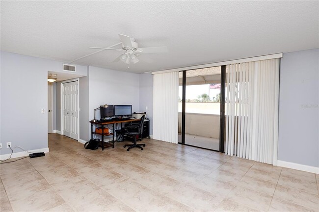 Building Photo - 736 Island Way