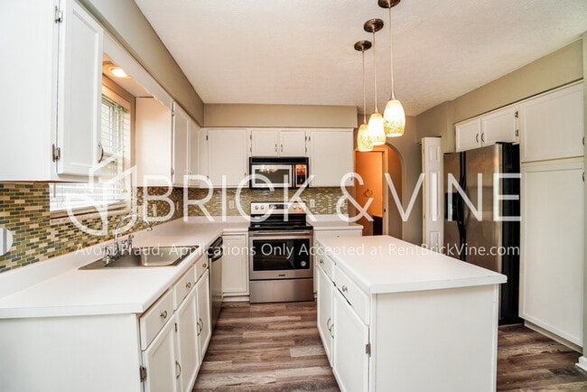 Building Photo - 5465 Avonhurst Ct