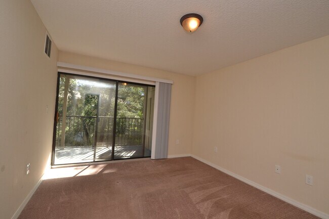 Building Photo - Lovely Winter Springs Condo ~ Vinyl Plank Flooring and Large Screened Patio!