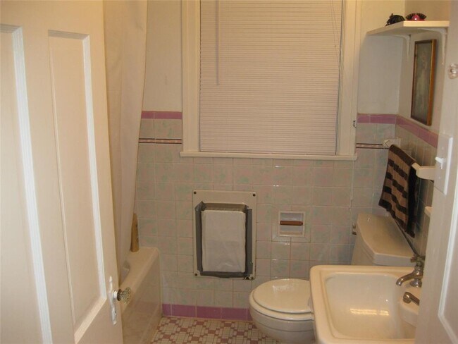 Building Photo - 1722 Rice Boulevard