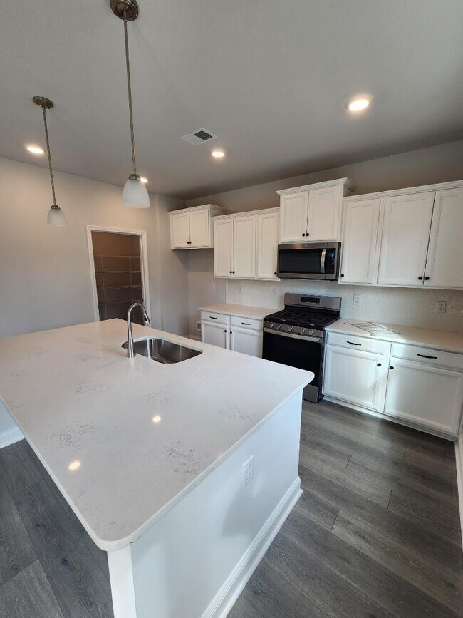 Building Photo - 4044 Dewberry Ln