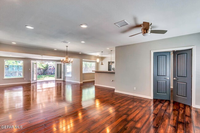 Building Photo - 9208 Shaver Dr