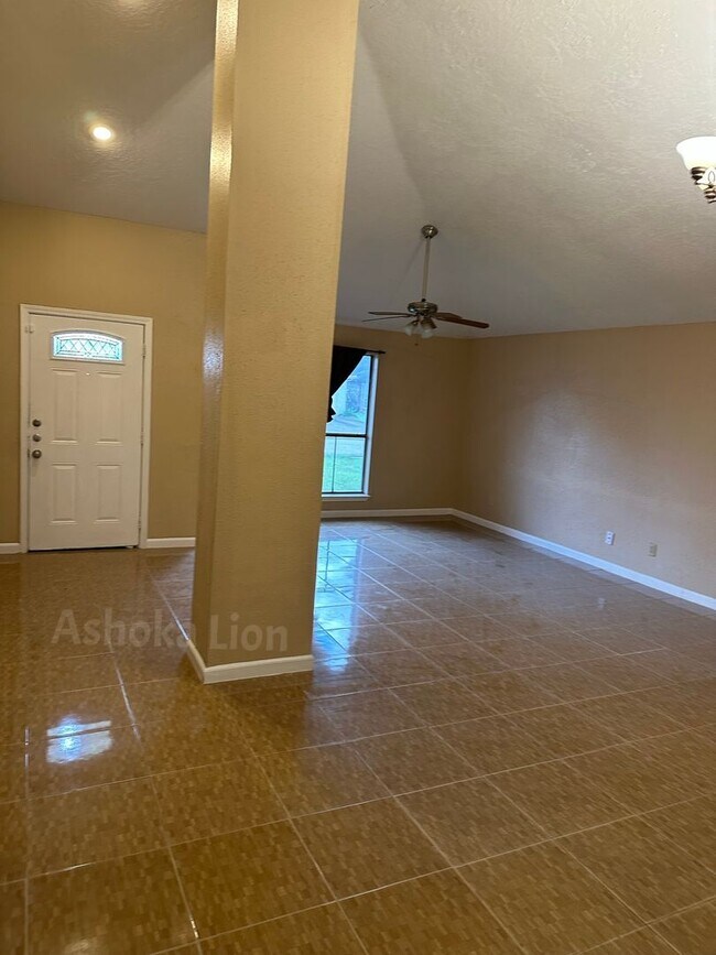 Building Photo - Beautiful 4 bedroom 2 bath home for rent