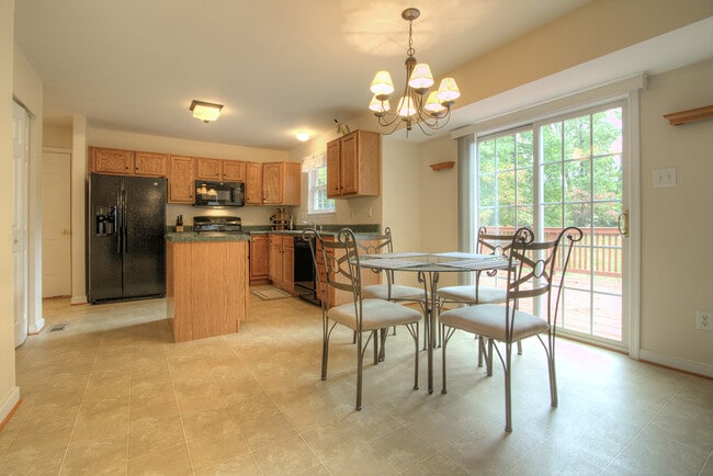 Building Photo - Large 3 Bedroom Home in Glen Allen! ***Available Mid July 2026***