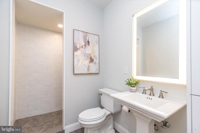 Building Photo - 5812 Hickory Hollow Ln