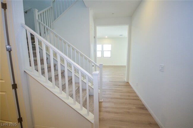 Building Photo - 552 Parkwind Ln