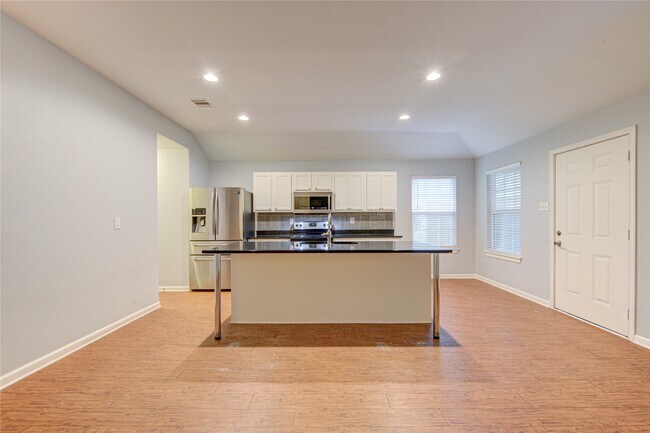 Building Photo - 503 W Linney St