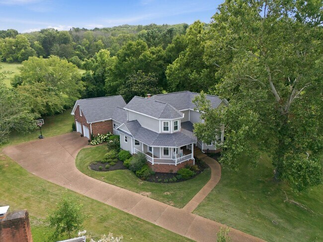 Building Photo - 1733 Carriage Ct