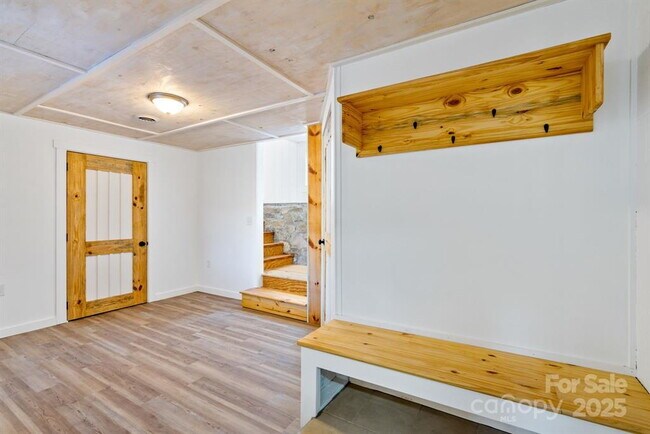 Building Photo - "Charming Cottage Retreat in Gerton, NC!"