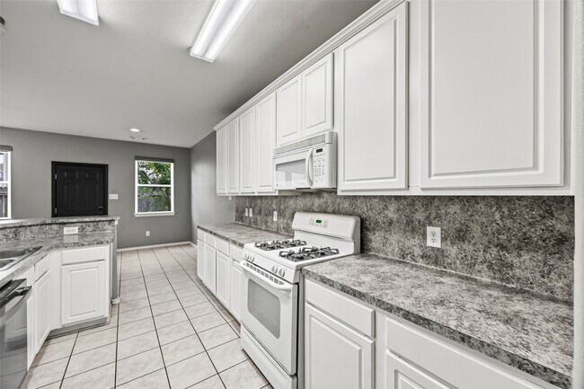 Building Photo - 12427 Oriole Lake Way