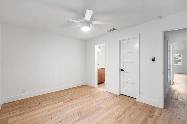 Building Photo - 1800 Nicole Cir