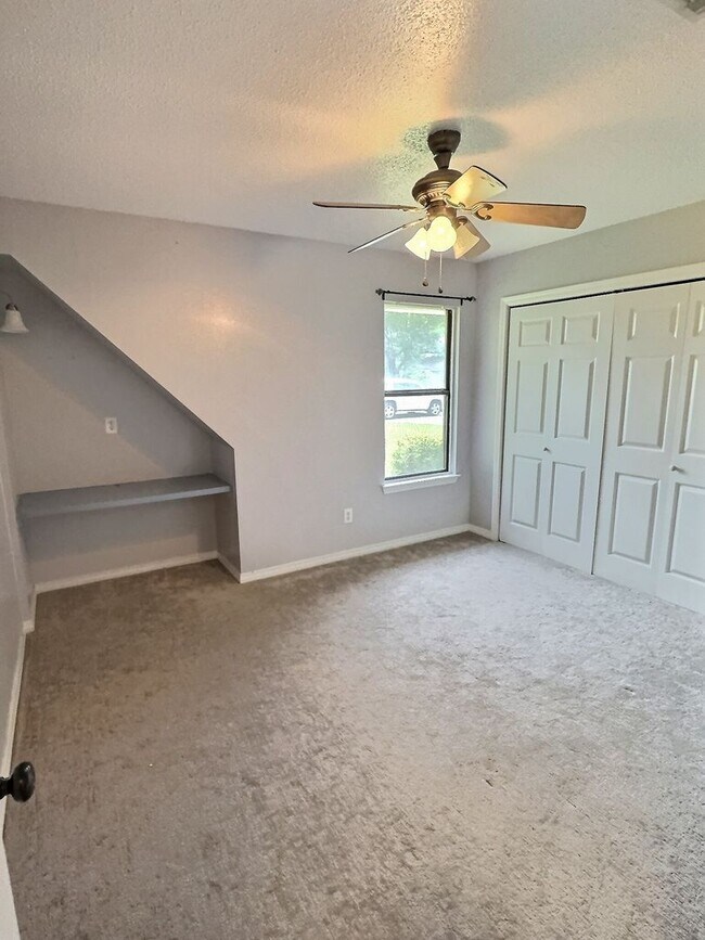 Building Photo - 118 Linnet Dr