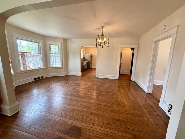 Building Photo - Spacious 4-Bedroom Home with Fenced Yard &...