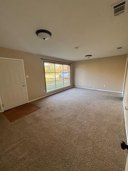 Building Photo - 14 Sara Forest Dr