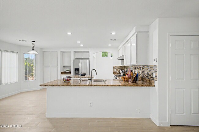Building Photo - 3358 E Park Ave